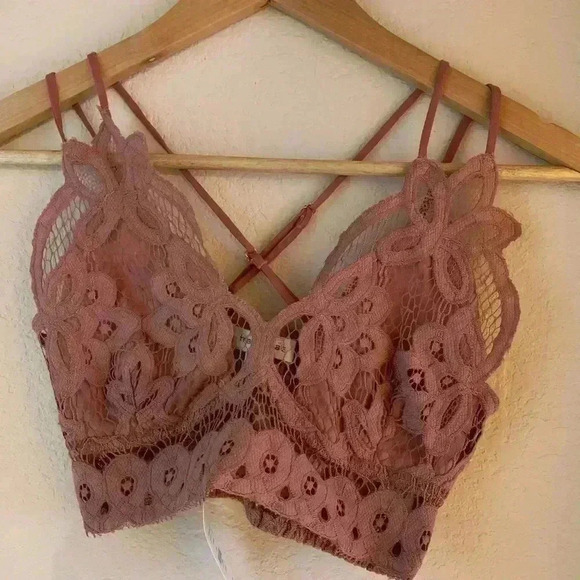 Francesca’s NWT Lace Bralette - Picture 2 of 3